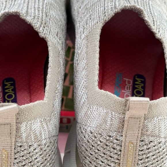 SKECHERS GLIDER STUNNER TAUPE 6.5 WIDE FIT - Picture 6 of 11